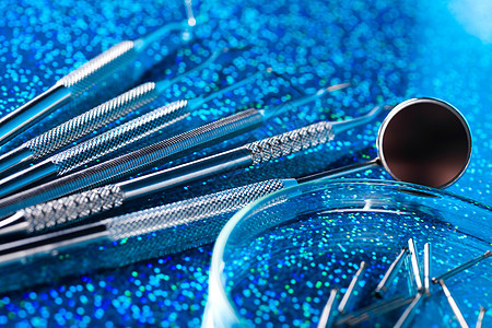 牙科工具组 亮度多彩的音调概念治愈乐器镜子金属雕刻师镊子医生药品治疗刮刀图片
