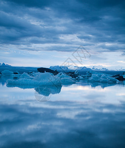 冰湖 明亮多彩的生动主题环境蓝色海岸荒野云景全景反射日落风景生态图片