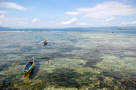 印度尼西亚海岸附近海湾渔船 捕捞船图片