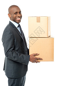 非洲公司持有卡纸盒的非洲法人纸箱领带纸板盒微笑男性包装员工快乐中年导游图片
