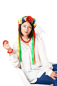 穿着国家乌拉尼服装的美丽的年轻黑发美女绣花传统旅行装饰品文化戏服艺术工作室女士女孩图片
