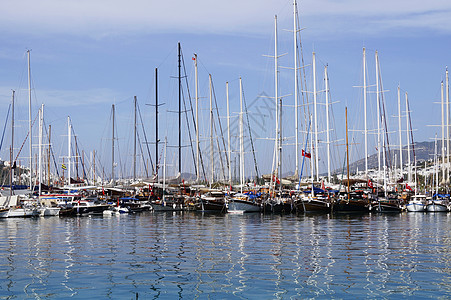 博德鲁姆海港的船舶和游艇图片