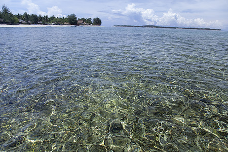 印度尼西亚Gili Air岛假期海岸享受风景热带海滩场景晴天海洋旅游图片