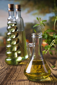 橄榄油 地中海农村主题香料食物木头宏观油壶草药瓶子处女叶子烹饪图片