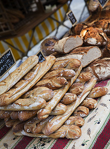 巴黎市场面包店的紧闭面包店图片