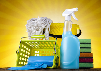 清洁产品和阳光 家庭工作丰富多彩的主题洗手间手套家务房子刷子瓶子化学品商品消毒塑料图片
