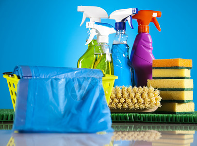 一套清洁用品 家庭工作丰富多彩的主题服务化学品手套洗涤剂商品瓶子洗手间洗涤家务消毒剂图片