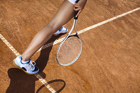 在法庭上打网球的女孩女士运动员生活网球场消遣活动器材训练闲暇网球图片