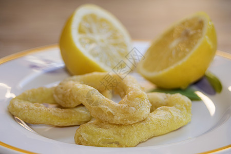 油炸焦拉马里戒指美食食物盘子柠檬小吃海鲜餐厅乌贼午餐图片
