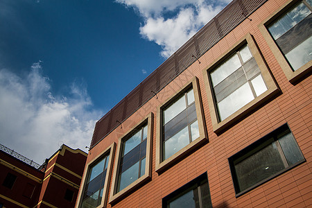 现代建筑结构办公室商业反射建筑物城市公司玻璃金融白色窗户房子图片
