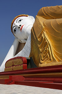 缅甸蒙尼瓦佛像仰靠缅甸图片