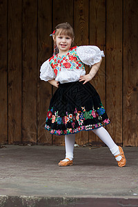 跳舞的小女孩在舞台上演戏笑声衣服运气节日快乐女孩艺术花朵背心民间图片