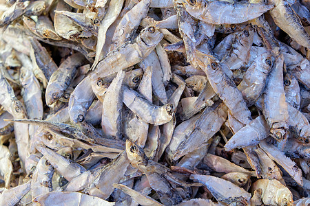 干细小鱼销售熟鱼银色市场海鲜食物干货背景图片