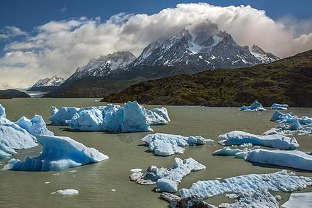 智利帕蒂戈尼亚灰湖的冰山荒野灰色顶峰冰川风景旅行旅游图片