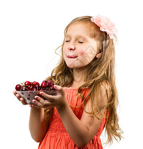 有樱桃的小女孩浆果童年食物甜点女性孩子农业快乐女孩水果图片