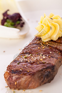 牛肉牛排加黄油和迷迭香臀部鱼片野菜投标草药香料餐饮肌肉食谱红肉图片