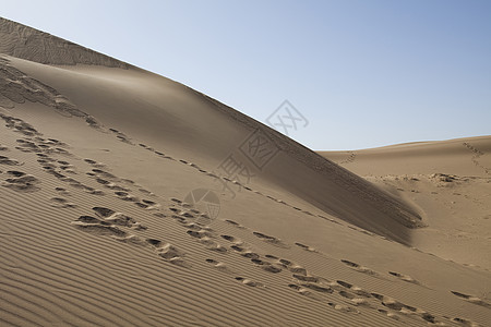 沙沙背景 美妙饱和的旅行主题荒野沙漠蓝色风景橙子阴影太阳土地气候干旱图片