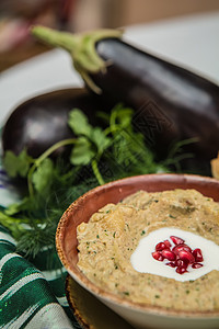 传统阿拉伯茄子酱巴巴加努什巴巴蔬菜盘子面包木板柠檬小吃胡椒午餐鹰嘴图片
