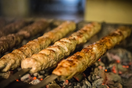 烤肉串kebabs沙拉胡椒肉丸烹饪文化牛肉火焰羊肉炙烤野餐图片