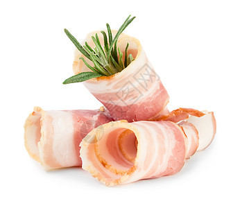 配有迷迭香的培根卷猪肉白色食物熏制草药火腿圆形青菜红色早餐图片