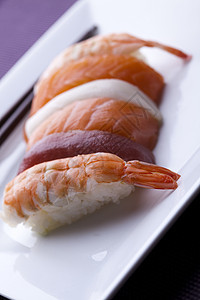 寿司卷 东方菜谱多彩主题黄瓜食物饮食盘子竹子筷子厨房桌子午餐海鲜图片