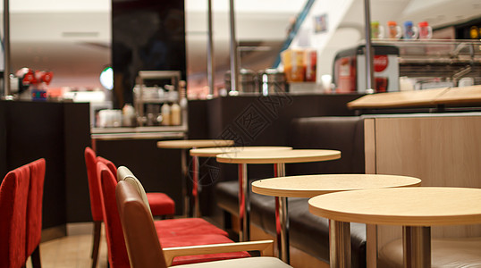 咖啡桌咖啡店部分餐厅房子八卦露台咖啡桌子晚餐建筑窗帘免版税图片