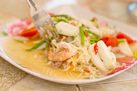海食沙拉在盘子上白色乌贼午餐美食胡椒食物营养蔬菜厨房贝类图片