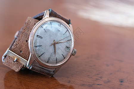 旧手腕表手表发条商业装置棕色机械古董小时手腕乐器背景图片