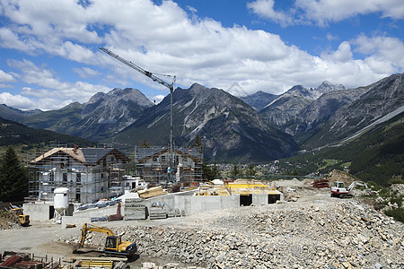 阿尔卑斯山泉 自然多彩的音调乡村草地风景地面季节性花朵远景季节全景天空图片