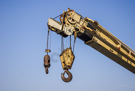 大起重机工业吊带工具引擎乐器工作天空金属背景图片