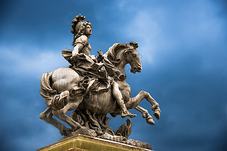 路易十四皇家游客旅行艺术国王城堡雕像吸引力历史性雕塑图片