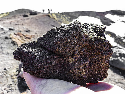 西西里州埃特纳山 火山岩在人类手中图片