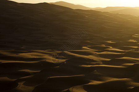 马罗科 梅尔祖加和杜内斯的沙沙漠寂寞干旱太阳红色沙漠阴影探险家勘探口渴沙丘图片