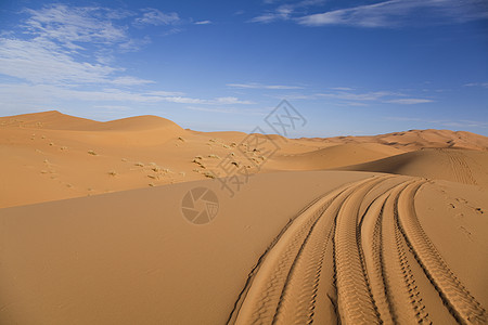 沙漠沙沙 多彩的充满活力的旅行主题红色沙丘全景勘探太阳口渴沙漠阴影橙子干旱图片
