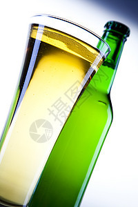 啤酒收集 明亮 充满活力的烈酒主题液体烧杯泡沫酒吧气泡饮料背光金子玻璃豪饮图片