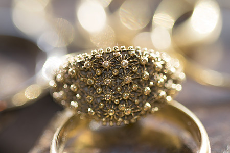 一 结婚戒指盒子花丝礼物婚礼奢华珠宝联合会艺术订婚装饰品图片