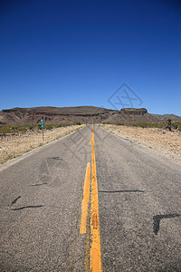 沙漠路风景树木驾驶峡谷农村国家阳光晴天地平线岩石图片