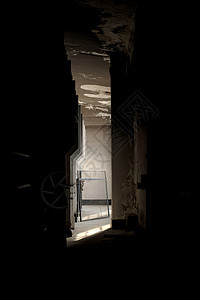 黑暗和废弃地点建筑学衰变工厂城市窗户框架楼梯玻璃发电厂废墟图片