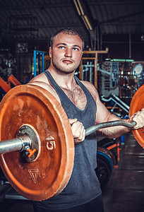 训练室的健体建筑师运动员肩膀健身房躯干手臂重量力量健美皮肤福利图片