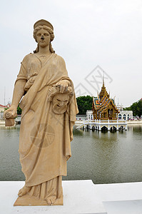 Ayutthaya的Bang PaIn宫游客历史性艺术版税旅行皇家自由雕塑疼痛雕像图片