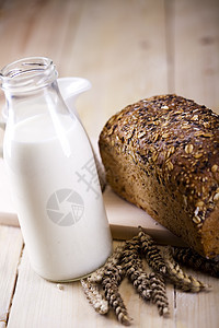 健康和新鲜的自然食物纤维糕点谷物早餐面粉核桃美食小麦酵母包子图片