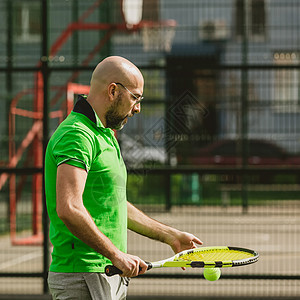男人在户外打网球爱好行动运动闲暇服务比赛活动成人竞赛玩家图片