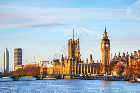 伦敦与时钟塔和议会大厦的伦敦城市地标首都旅行旅游钟楼建筑学天空吸引力历史图片