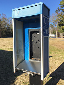 遗弃的公共电话亭已废弃街道卡片技术摊位拨号时间人行道戒指听筒电话图片
