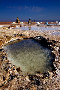 突尼斯的盐湖沙漠棕色蓝色爬坡海浪白色孤独粉色阴影木头圆顶图片
