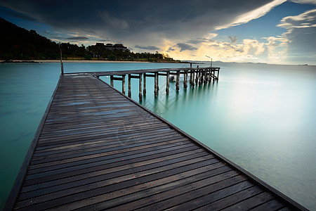 海景蓝色太阳码头木头风景海岸阳光木板海浪支撑图片