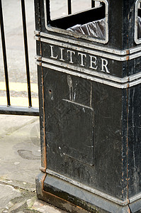 垃圾回收环境道路丢弃街道盒子金属绿色生态垃圾桶图片