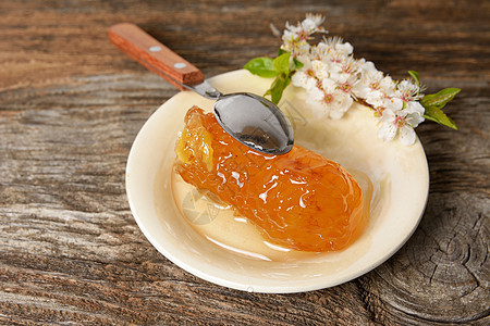 罐子里的蜂蜜蜜蜂桌子橙子植物味道美食荒野液体产品营养图片