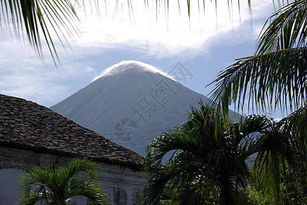 尼加拉瓜火山风景表位热带锥体房子木头顶峰荒野森林村庄图片