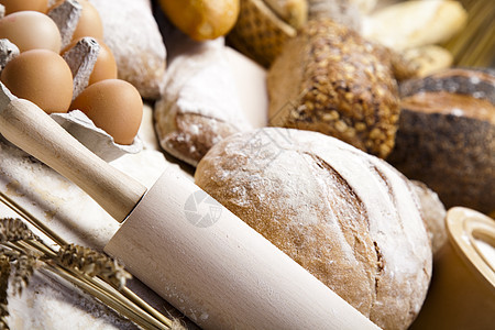带面包的传统农村食品糕点面粉小麦酵母早餐种子脆皮农业核桃粮食图片